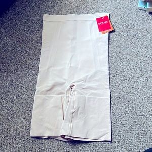 Spanx NWT SS1915 Beige OnCore High-Waisted Mid-Thigh Shorts S NWT